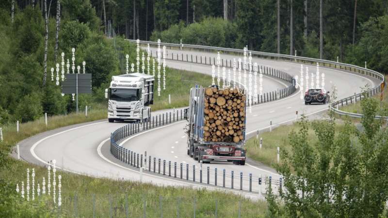 Lastbilar på väg med digitalisering ettor och nollor